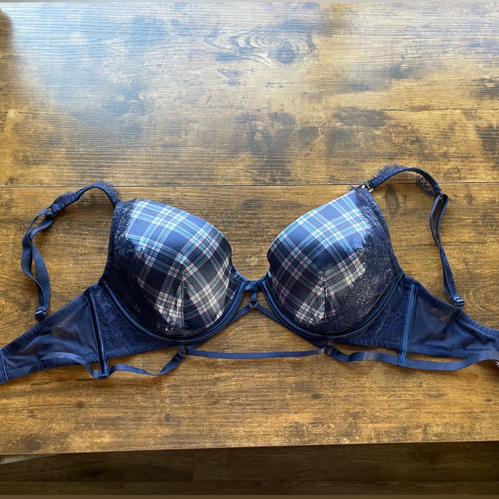 Victoria’s Secret Very Sexy plunge bra